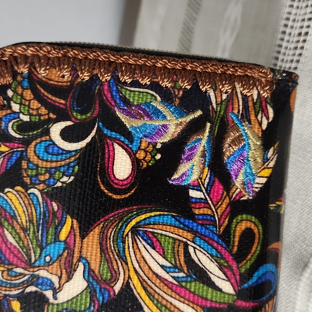 NWOT. Sakroots Artist Circle Enbroidered Zip Wallet - Picture 8 of 16
